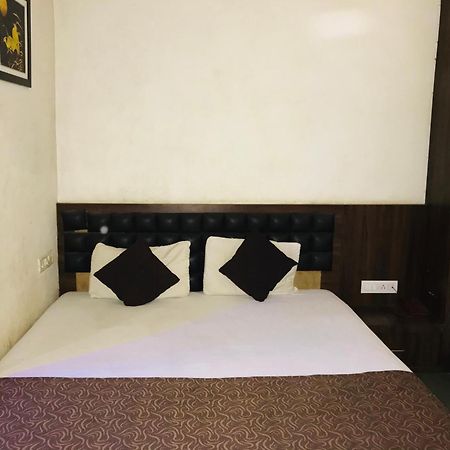 Liva Rooms Nashik Buitenkant foto