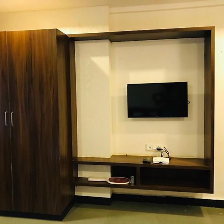 Liva Rooms Nashik Buitenkant foto
