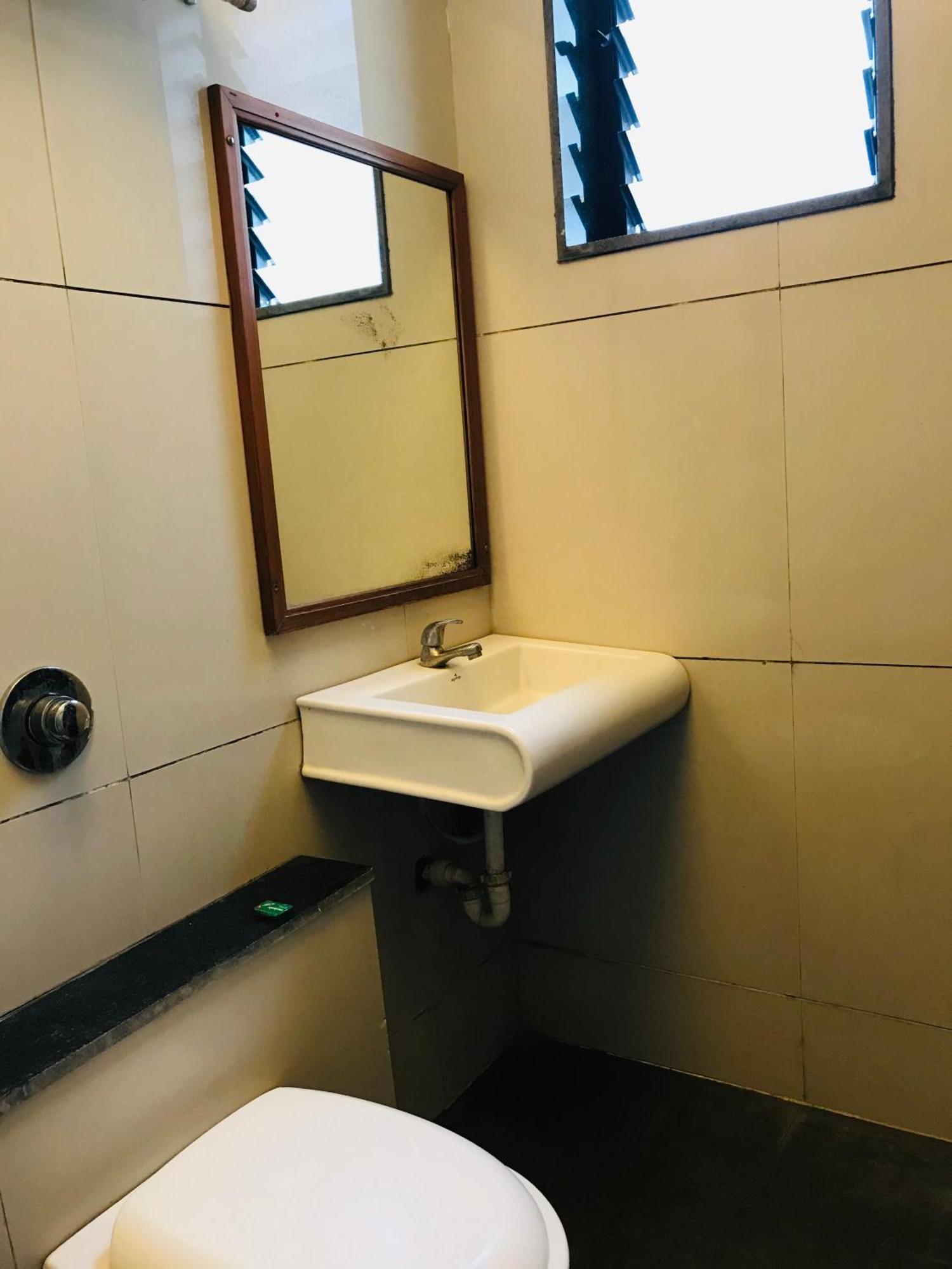 Liva Rooms Nashik Buitenkant foto