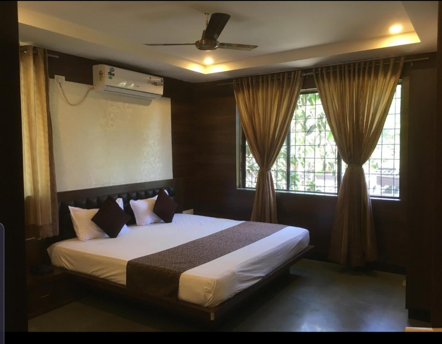 Liva Rooms Nashik Buitenkant foto
