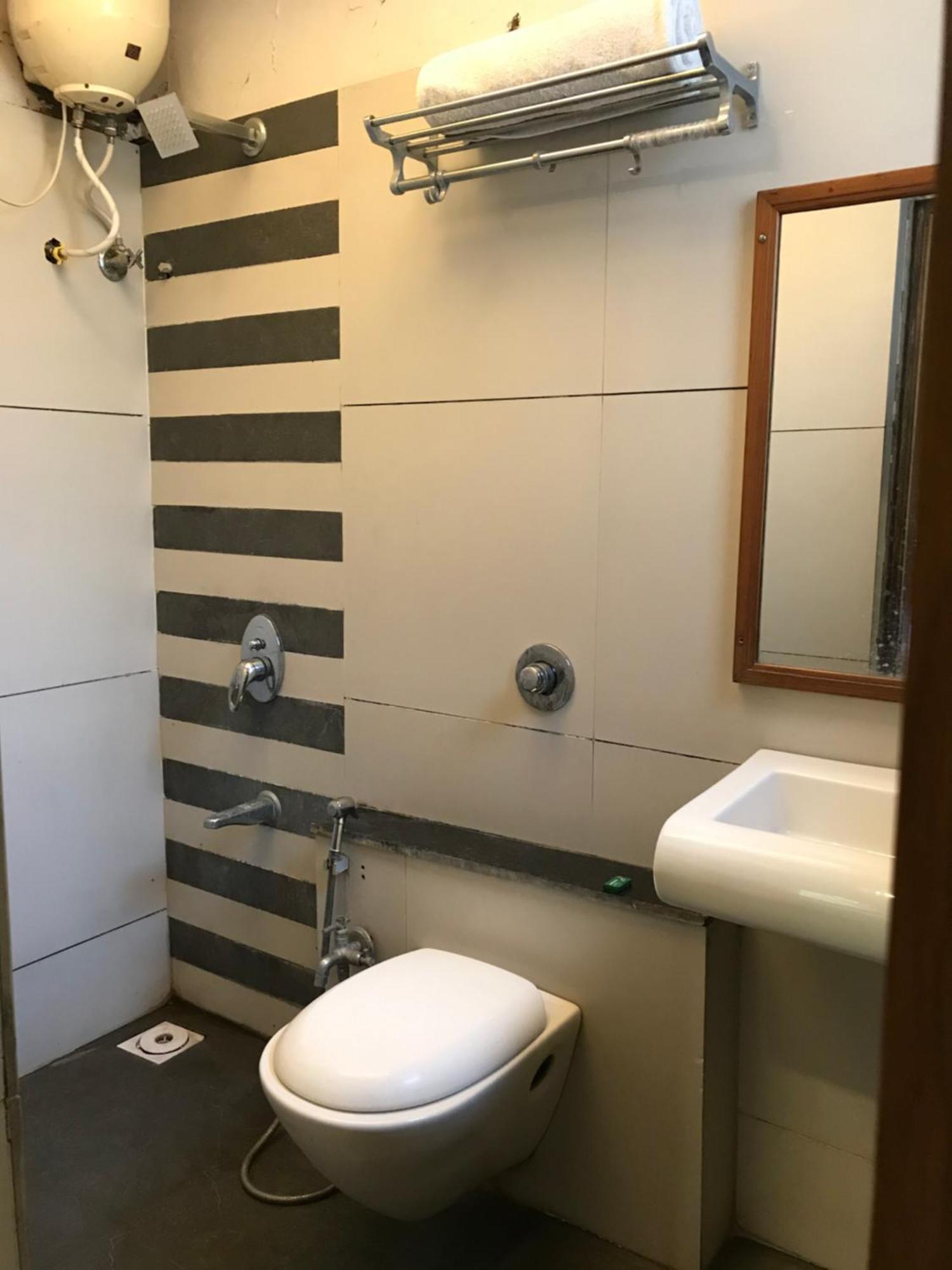 Liva Rooms Nashik Buitenkant foto