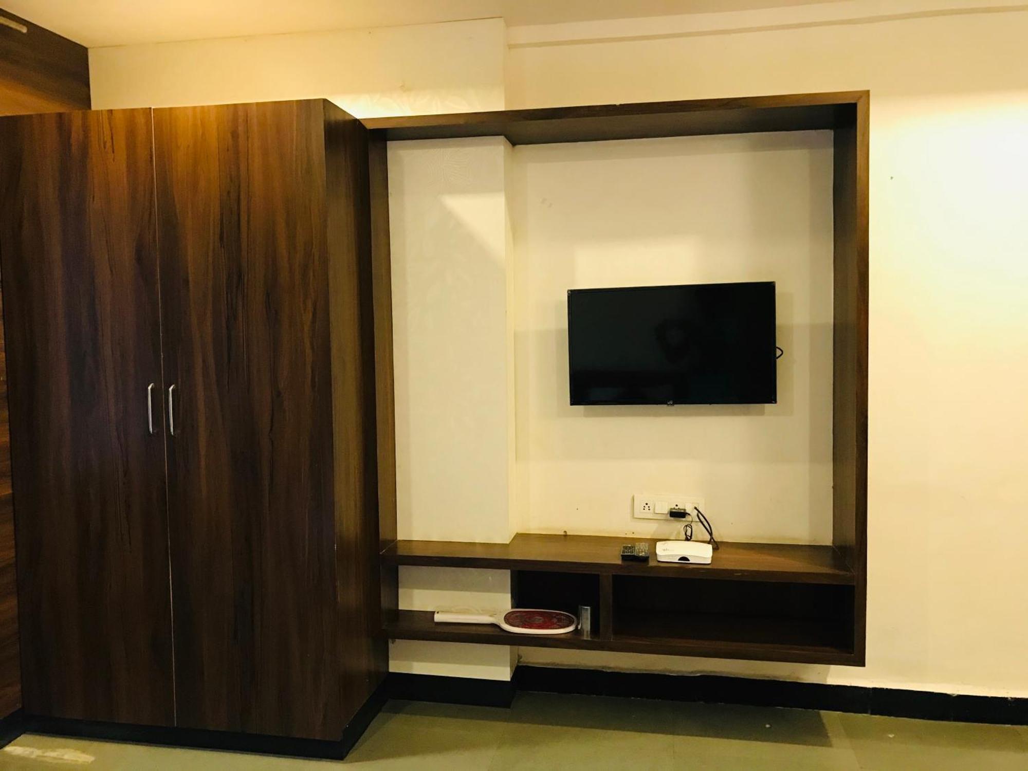 Liva Rooms Nashik Buitenkant foto
