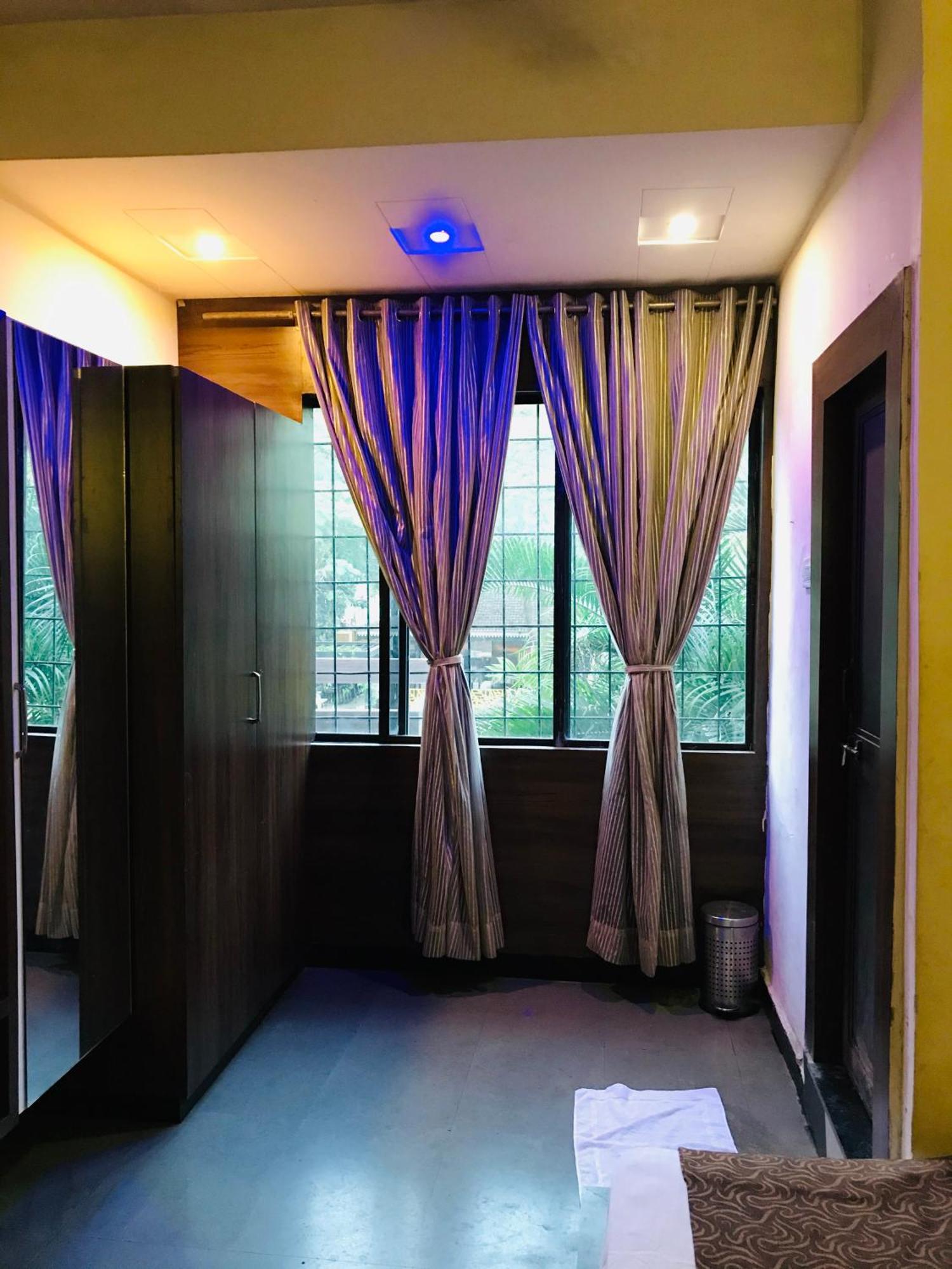Liva Rooms Nashik Buitenkant foto