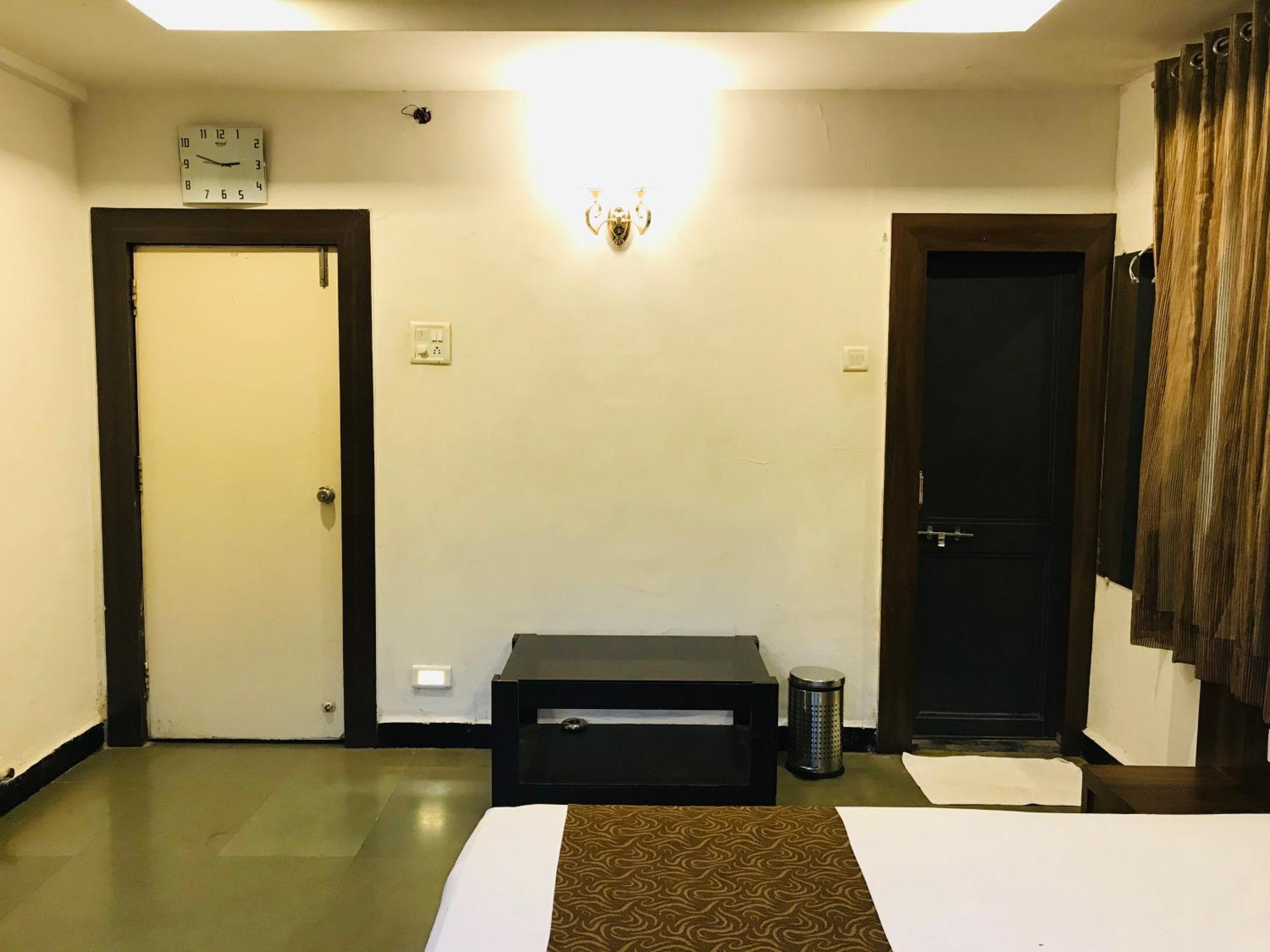 Liva Rooms Nashik Buitenkant foto