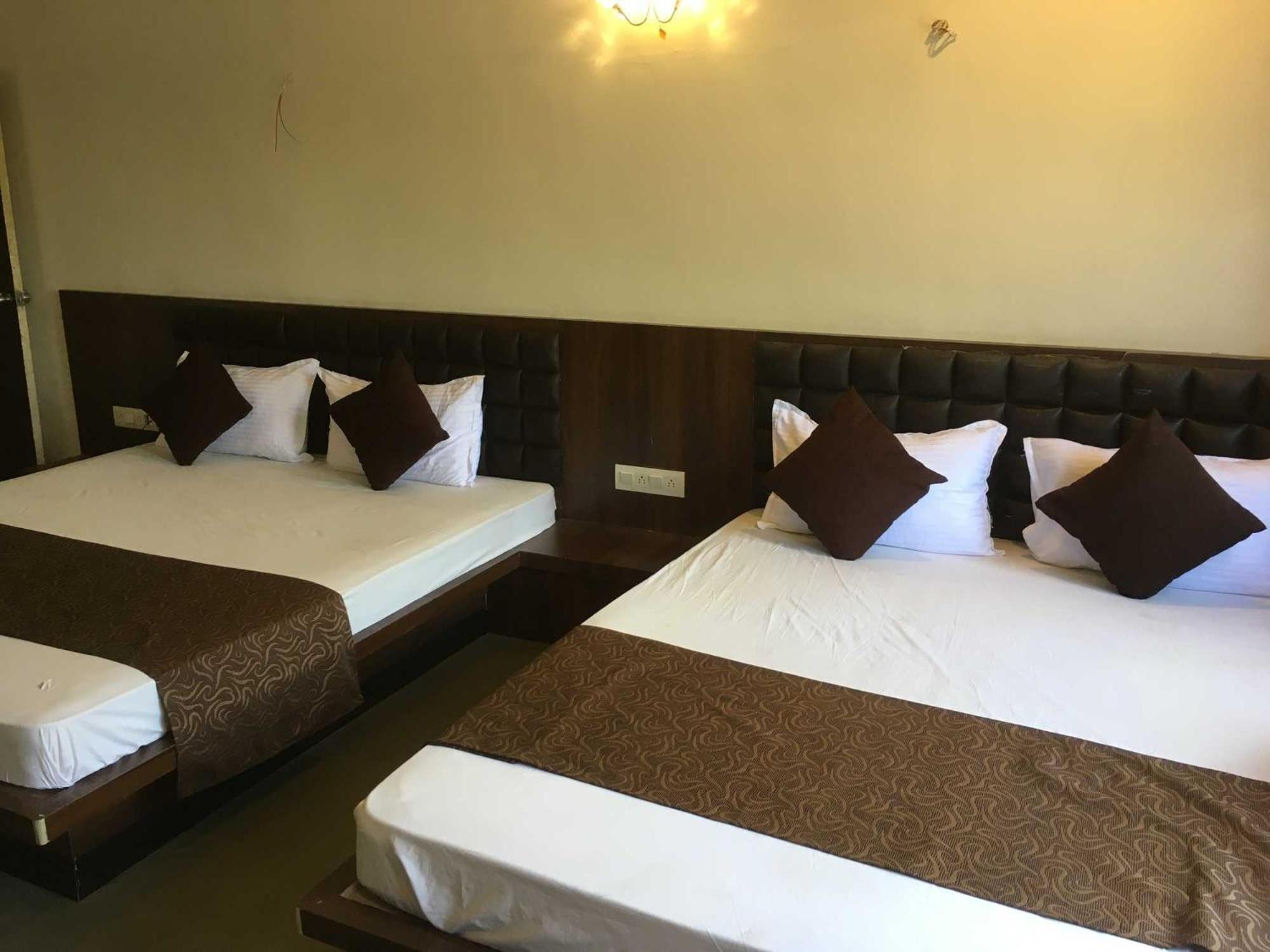 Liva Rooms Nashik Buitenkant foto