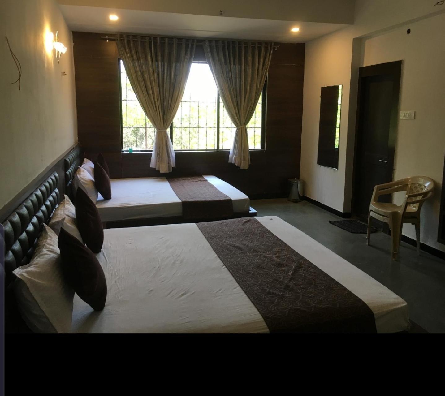 Liva Rooms Nashik Buitenkant foto