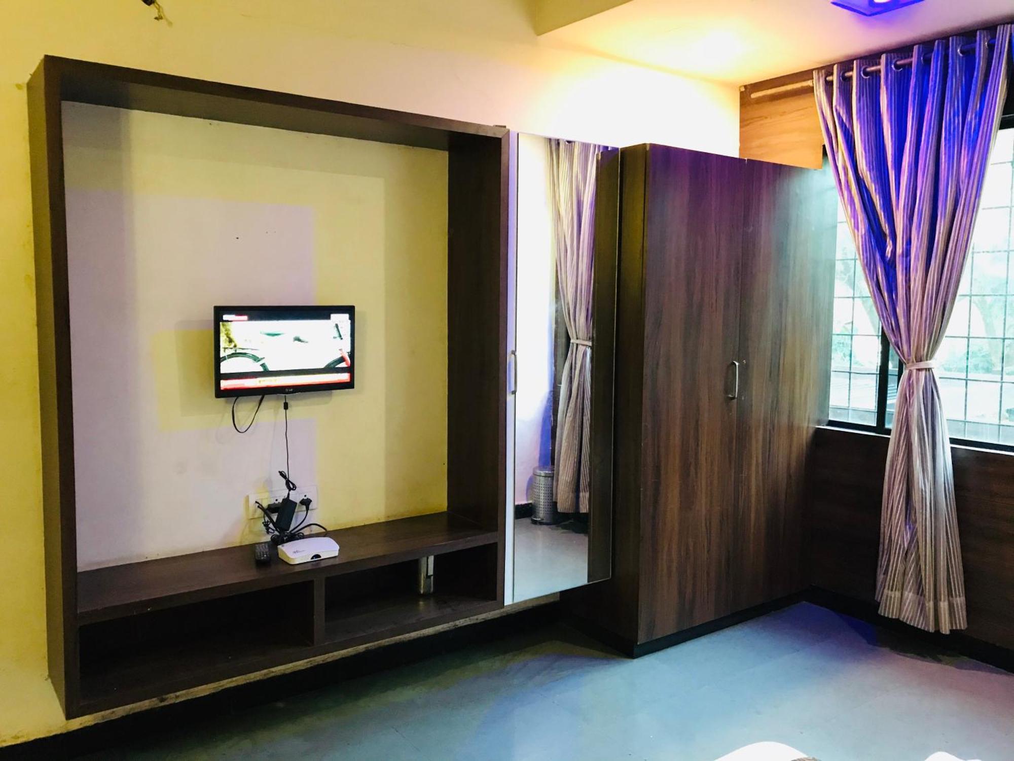 Liva Rooms Nashik Buitenkant foto